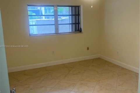 Touwnhouse à louer à Miami, Floride: 3 chambres, 140.65 m2 № 1923904 - photo 24