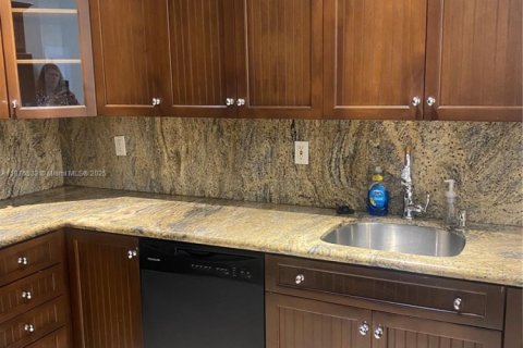 Touwnhouse à louer à Miami, Floride: 3 chambres, 140.65 m2 № 1923904 - photo 15