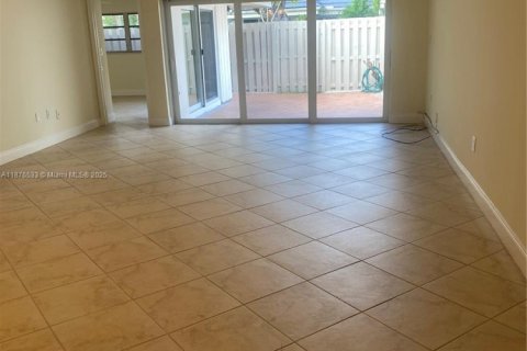 Touwnhouse à louer à Miami, Floride: 3 chambres, 140.65 m2 № 1923904 - photo 8