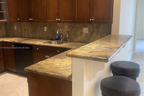 Touwnhouse à louer à Miami, Floride: 3 chambres, 140.65 m2 № 1923904 - photo 13