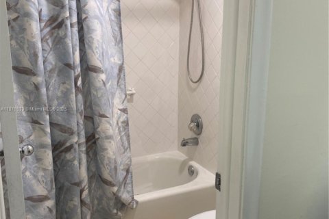 Touwnhouse à louer à Miami, Floride: 3 chambres, 140.65 m2 № 1923904 - photo 27