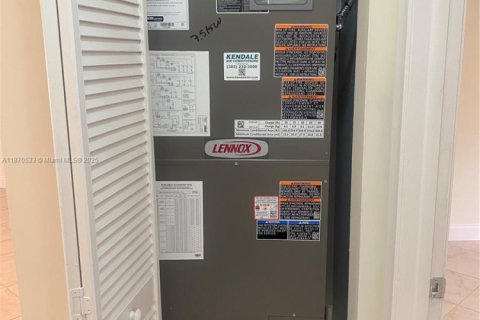 Touwnhouse à louer à Miami, Floride: 3 chambres, 140.65 m2 № 1923904 - photo 19