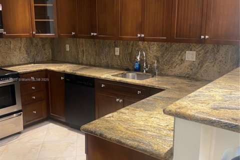 Touwnhouse à louer à Miami, Floride: 3 chambres, 140.65 m2 № 1923904 - photo 12