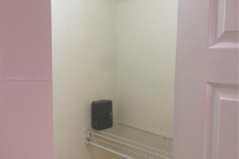 Touwnhouse à louer à Miami, Floride: 3 chambres, 140.65 m2 № 1923904 - photo 22