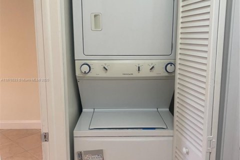 Touwnhouse à louer à Miami, Floride: 3 chambres, 140.65 m2 № 1923904 - photo 20