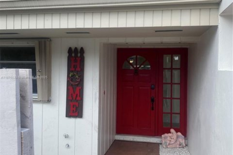 Touwnhouse à louer à Miami, Floride: 3 chambres, 140.65 m2 № 1923904 - photo 1