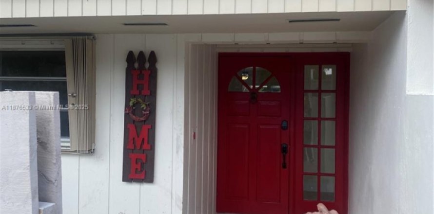 Touwnhouse à Miami, Floride 3 chambres, 140.65 m2 № 1923904