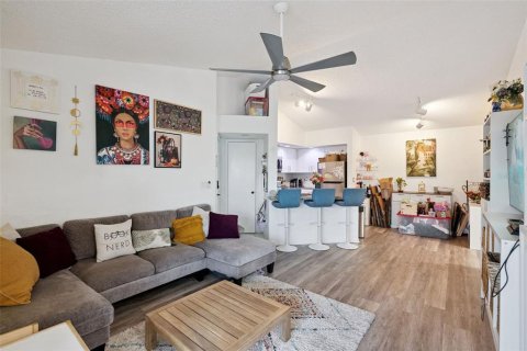 Condo in Orlando, Florida, 2 bedrooms № 2091948 - photo 2