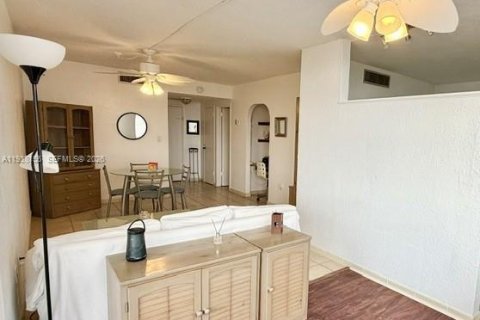 Copropriété à louer à Miami Beach, Floride: 55.74 m2 № 1995846 - photo 5