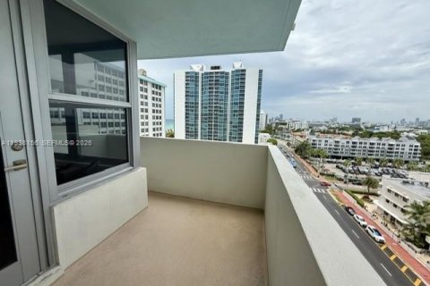Copropriété à louer à Miami Beach, Floride: 55.74 m2 № 1995846 - photo 2