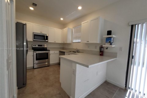 Casa en venta en Homestead, Florida, 3 dormitorios, 147.06 m2 № 2002920 - foto 3