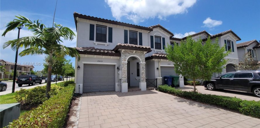 Casa en Homestead, Florida 3 dormitorios, 147.06 m2 № 2002920