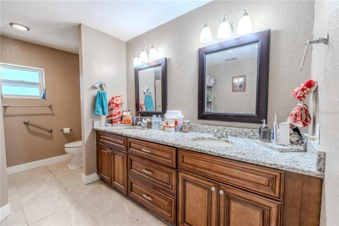 House in Port Richey, Florida 4 bedrooms, 364.18 sq.m. № 1583488 - photo 28