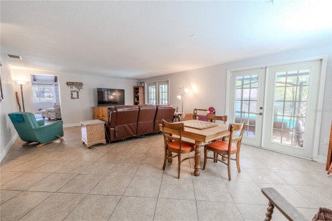 House in Port Richey, Florida 4 bedrooms, 364.18 sq.m. № 1583488 - photo 22
