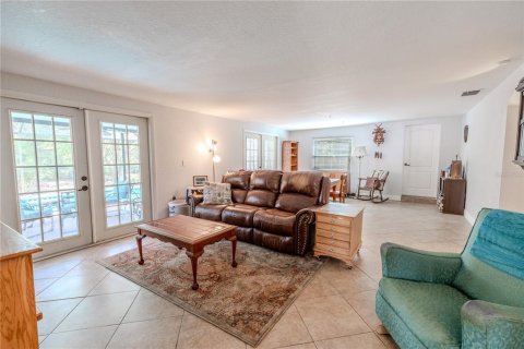 House in Port Richey, Florida 4 bedrooms, 364.18 sq.m. № 1583488 - photo 19