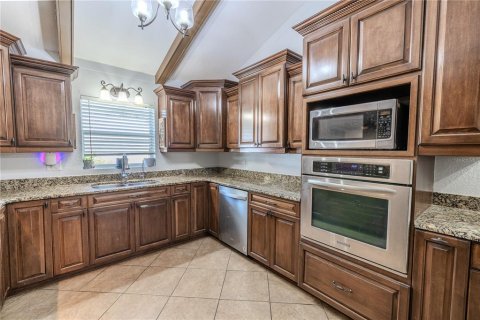House in Port Richey, Florida 4 bedrooms, 364.18 sq.m. № 1583488 - photo 8