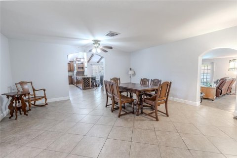 House in Port Richey, Florida 4 bedrooms, 364.18 sq.m. № 1583488 - photo 17