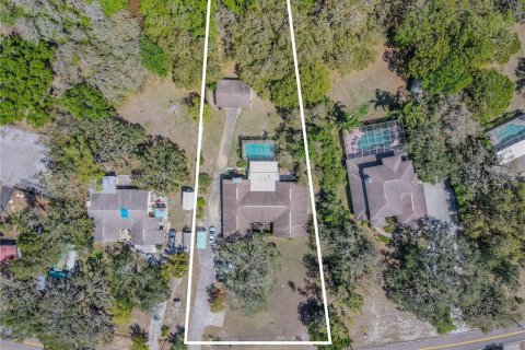 House in Port Richey, Florida 4 bedrooms, 364.18 sq.m. № 1583488 - photo 2