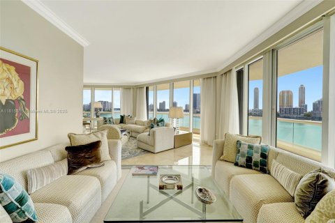 Condominio en venta en Aventura, Florida, 3 dormitorios, 239.69 m2 № 1772292 - foto 2