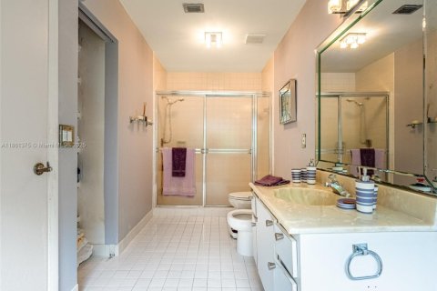 House in Weston, Florida 3 bedrooms, 216.28 sq.m. № 1892129 - photo 16