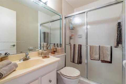 House in Weston, Florida 3 bedrooms, 216.28 sq.m. № 1892129 - photo 20
