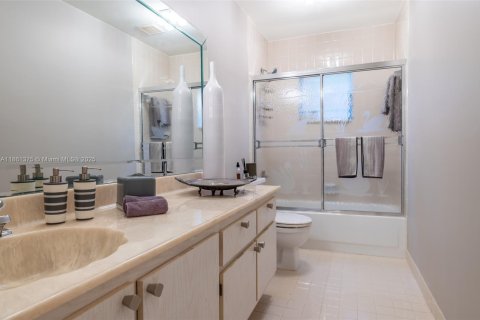 House in Weston, Florida 3 bedrooms, 216.28 sq.m. № 1892129 - photo 19