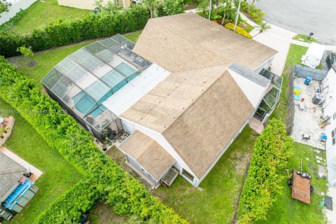 House in Weston, Florida 3 bedrooms, 216.28 sq.m. № 1892129 - photo 2