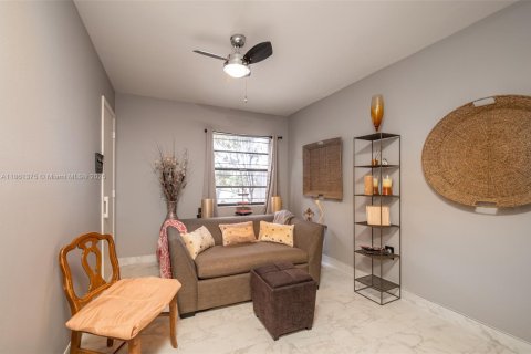House in Weston, Florida 3 bedrooms, 216.28 sq.m. № 1892129 - photo 21