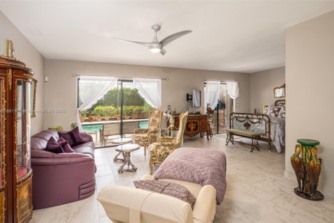 House in Weston, Florida 3 bedrooms, 216.28 sq.m. № 1892129 - photo 13