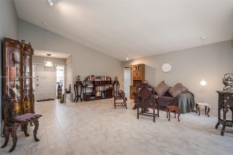 House in Weston, Florida 3 bedrooms, 216.28 sq.m. № 1892129 - photo 5