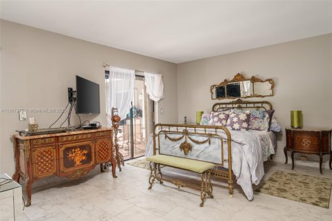 House in Weston, Florida 3 bedrooms, 216.28 sq.m. № 1892129 - photo 15