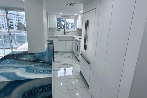 Condo in Miami Beach, Florida, 2 bedrooms  № 1862773 - photo 6