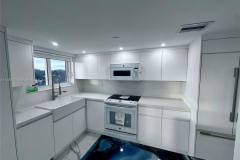 Condo in Miami Beach, Florida, 2 bedrooms  № 1862773 - photo 7
