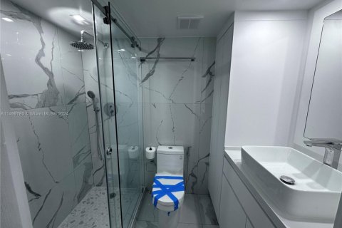 Condo in Miami Beach, Florida, 2 bedrooms  № 1862773 - photo 10