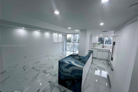 Condo in Miami Beach, Florida, 2 bedrooms  № 1862773 - photo 5