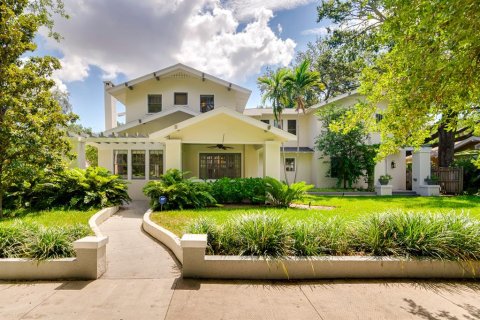 House in Tampa, Florida 5 bedrooms, 468.32 sq.m. № 1877228 - photo 1