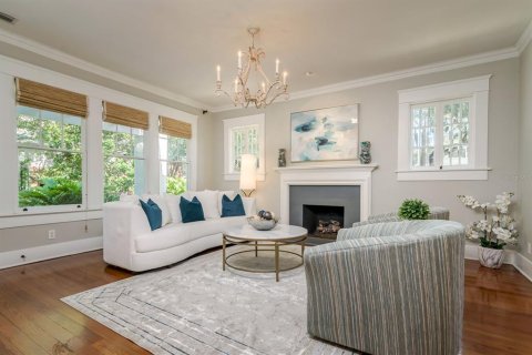 House in Tampa, Florida 5 bedrooms, 468.32 sq.m. № 1877228 - photo 8