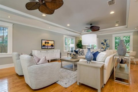 House in Tampa, Florida 5 bedrooms, 468.32 sq.m. № 1877228 - photo 22