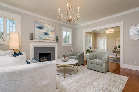 House in Tampa, Florida 5 bedrooms, 468.32 sq.m. № 1877228 - photo 9