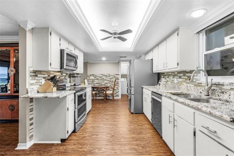 House in Fort Myers, Florida 2 bedrooms, 149.76 sq.m. № 2229449 - photo 7