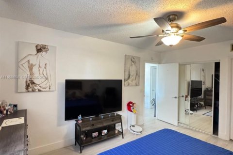 Condo in Coral Springs, Florida, 3 bedrooms  № 2020892 - photo 6