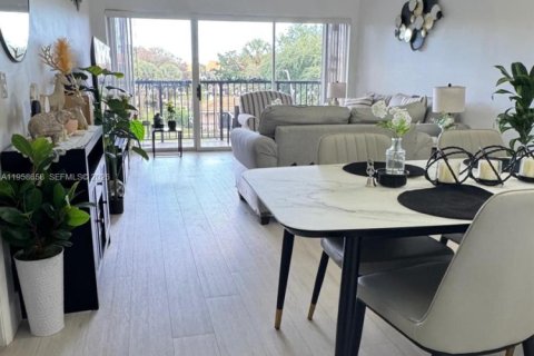 Condo in Coral Springs, Florida, 3 bedrooms  № 2020892