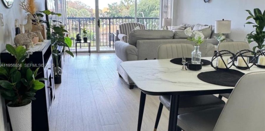 Condo in Coral Springs, Florida, 3 bedrooms  № 2020892