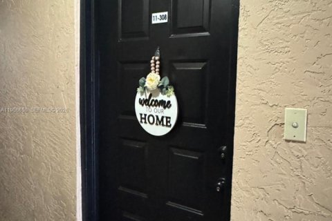 Condo in Coral Springs, Florida, 3 bedrooms  № 2020892 - photo 15