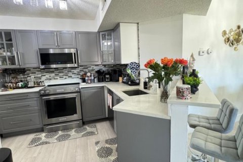 Condo in Coral Springs, Florida, 3 bedrooms  № 2020892 - photo 3