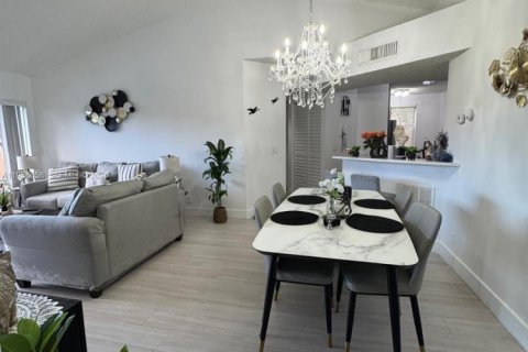 Condo in Coral Springs, Florida, 3 bedrooms  № 2020892 - photo 12