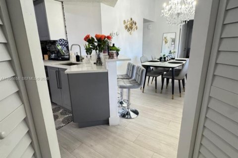 Condo in Coral Springs, Florida, 3 bedrooms  № 2020892 - photo 5