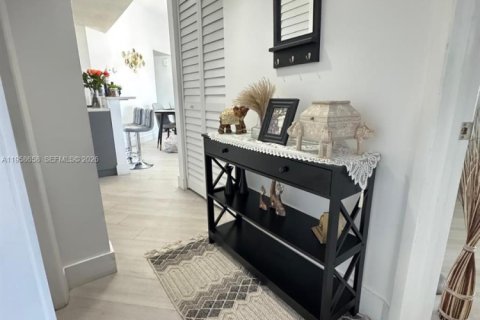 Condo in Coral Springs, Florida, 3 bedrooms  № 2020892 - photo 4