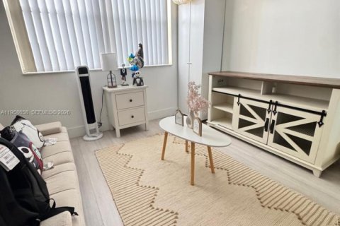 Condo in Coral Springs, Florida, 3 bedrooms  № 2020892 - photo 7