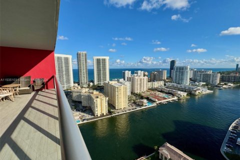 Condominio en venta en Hallandale Beach, Florida, 2 dormitorios, 95.69 m2 № 1856970 - foto 27